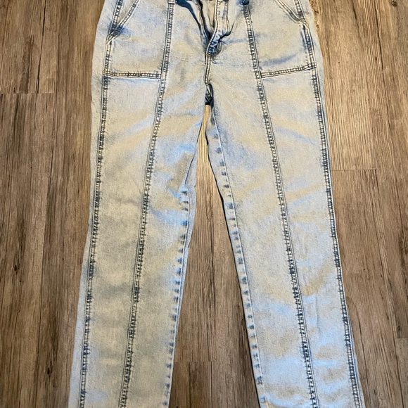 Universal Thread Denim - Universal Thread Light Blue High Rise Skim Straight Jeans white washed